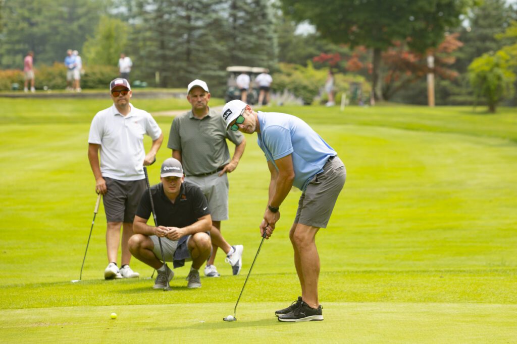Chris Fager lining up a putt.